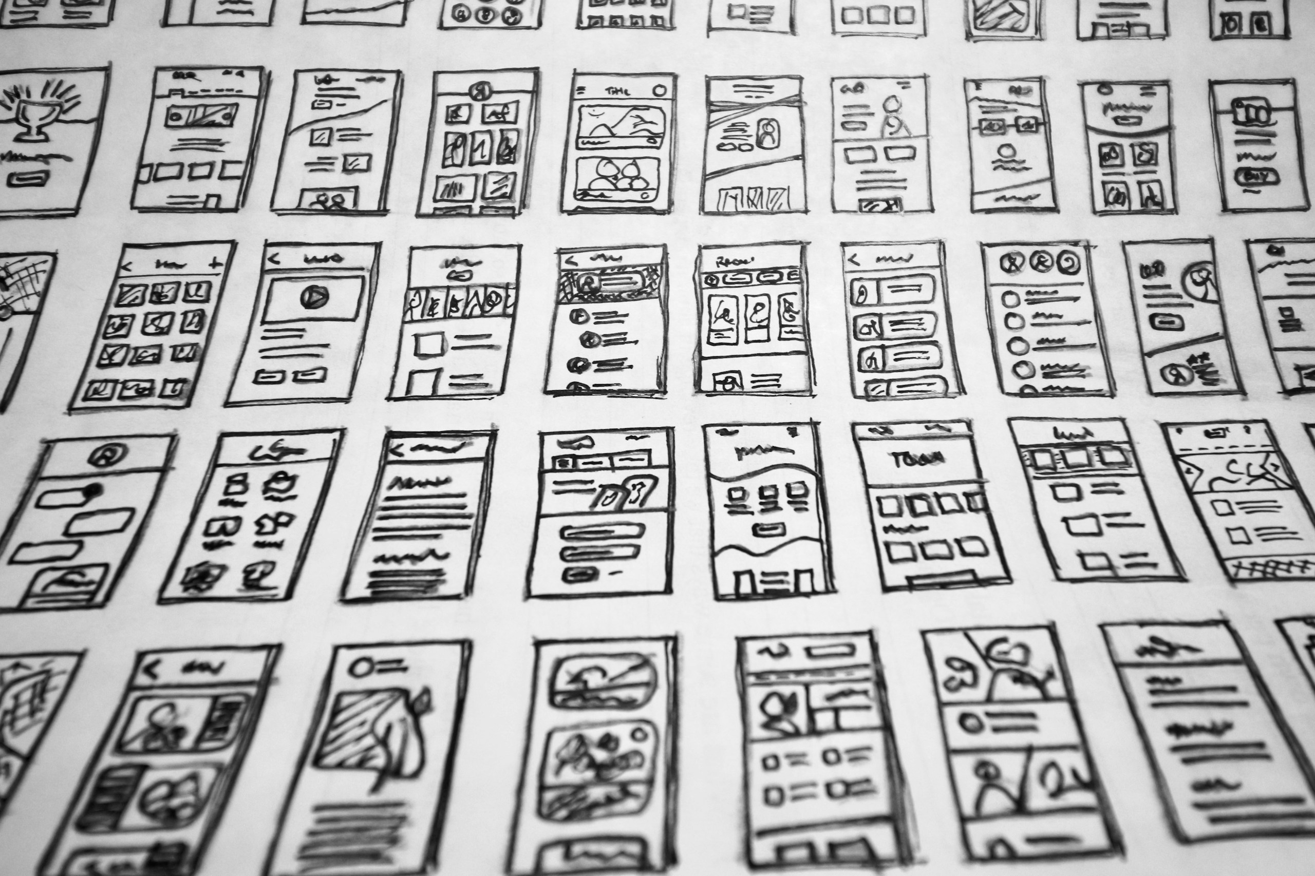 Création de site web : DIY ou pro ? Le guide pour faire le bon choix stratégique